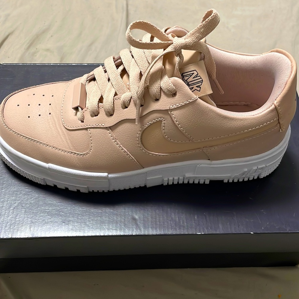 Nike Air Force 1 Pixel Size 8 Womens
